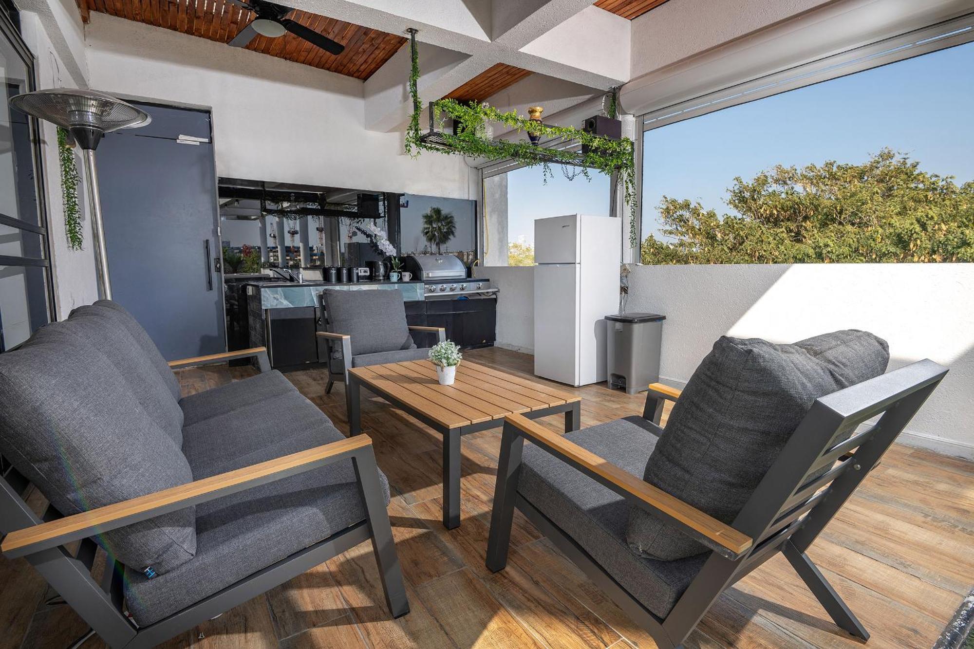 Appartamento Luxurious Penthouse In Tel Aviv With Pool Esterno foto